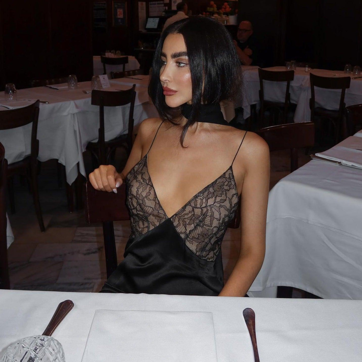 Noreia ™ | Maxikleid aus Mesh mit gespleißter Spitze