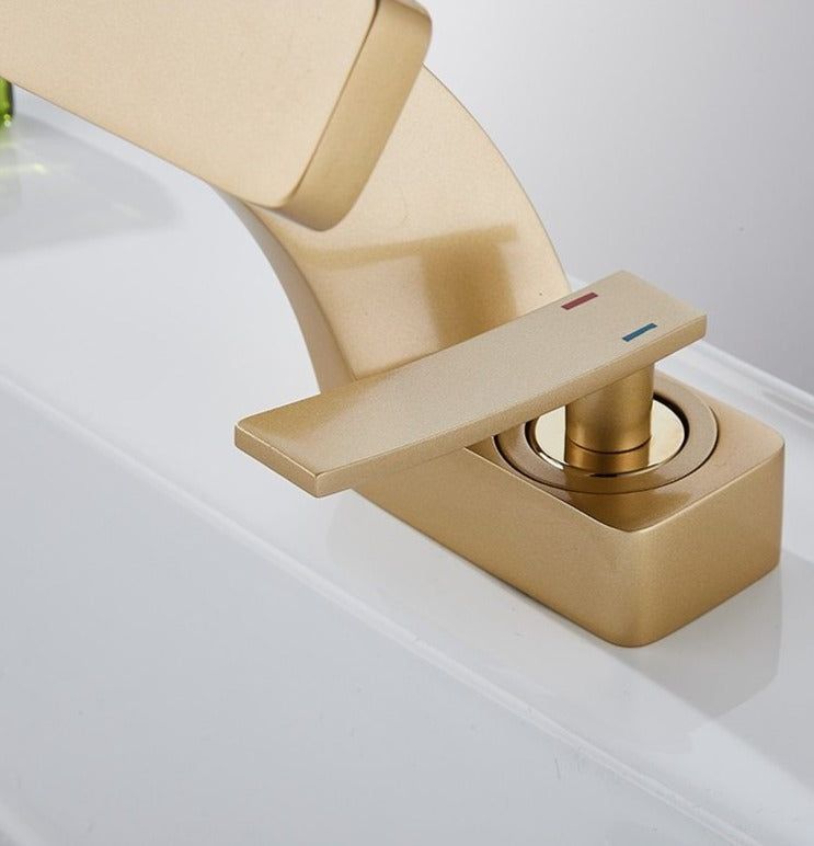 AquaArc Moderner Küchenwasserhahn