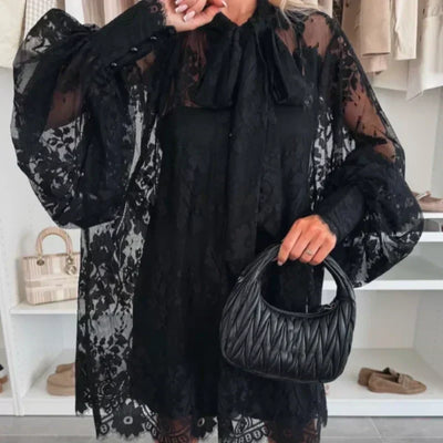 Spitzenkleid mit Schleife | Transparente Ärmel | Feminin und verspielt